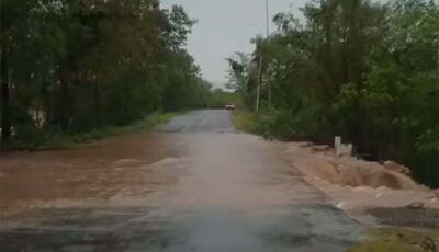 Chuva intensa causa alagamentos e deixa rodovia tomada pela água em Corumbá