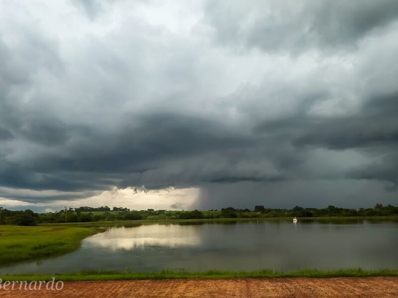 Forte frente fria traz chuva para vários estados, MS pode ter fortes rajadas de vento - Fátima News