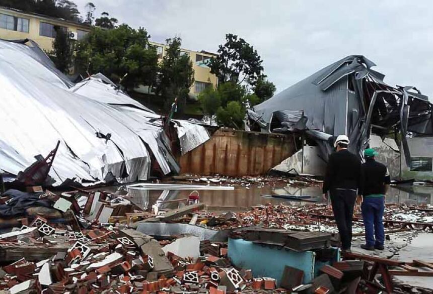 As nove mortes confirmadas aconteceram em Santa Catarina, onde ao menos 49 cidades foram afetadas.