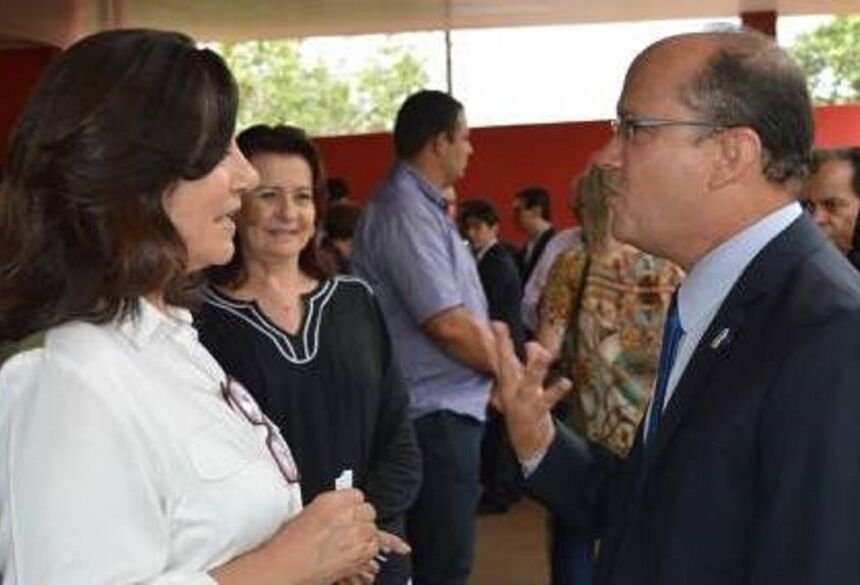 A prefeita Délia Razuk (PTB) e o deputado estadual Barbosinha (DEM) em evento político