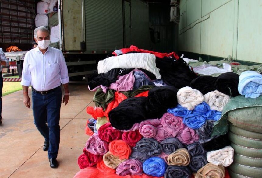 Com recursos do Fundo de Investimento Social (FIS), os cobertores foram adquiridos por R$ 2 milhões - cada unidade saiu por R$ 25.