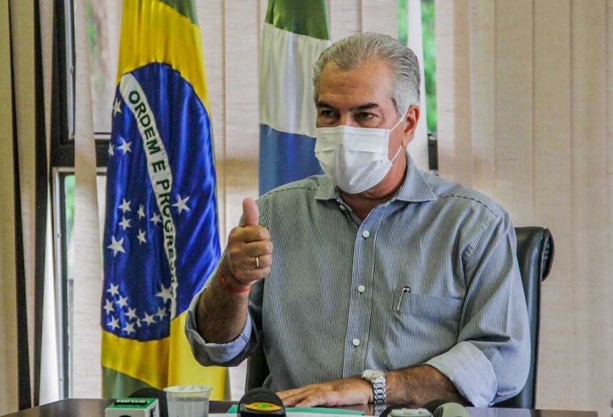 Governador Reinaldo Azambuja sinaliza que data de pagamento do 13º está confirmada (Foto: Silas Lima) 