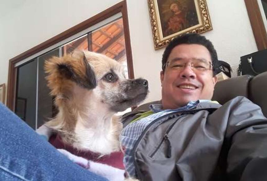 De acordo com o MPE, crime teria ocorrido em 2014 quando Douglas (na foto com seu cachorro) era prefeito de Anastácio - Crédito: REPRODUCAO FACEBOOK