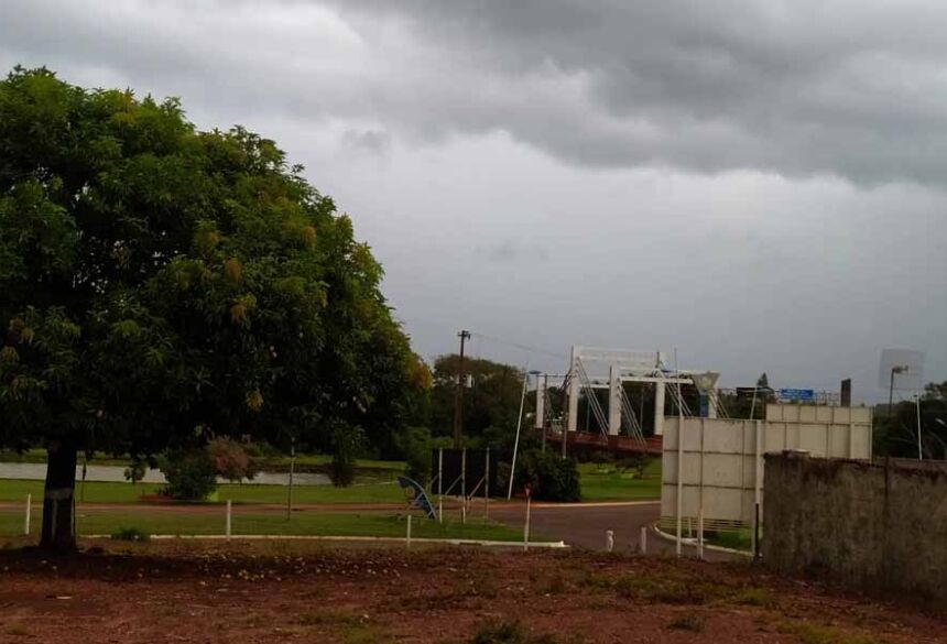 Sexta feira de tempo nublado em Fátima do Sul