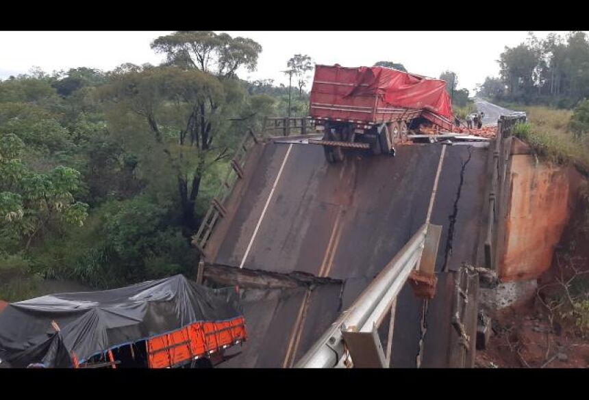 Ponte cai na fronteira entre MS e Paraguai, deixa duas pessoas mortas e outros três feridos - Foto: Reprodução / El Nacional