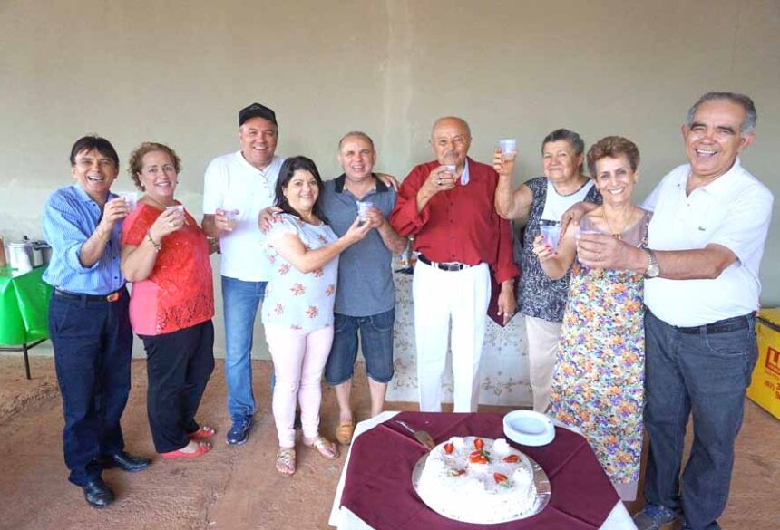 Familia reunida no aniversário do Sr. Luiz