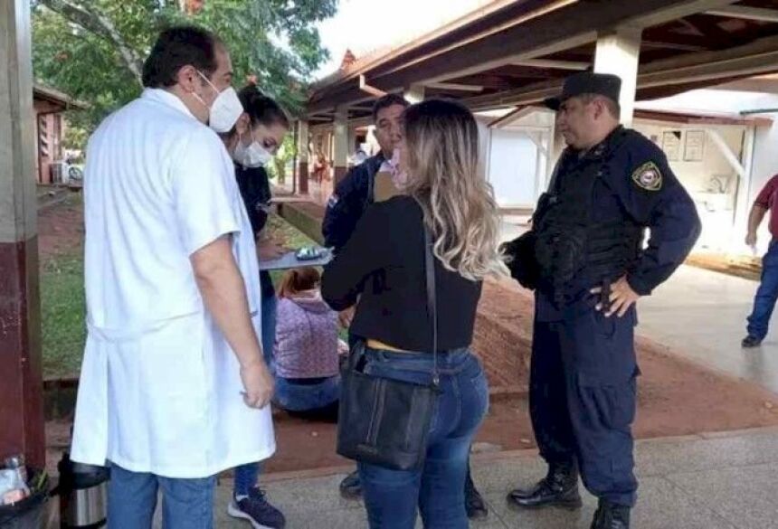 Equipes da Polícia Nacional e do Ministério Público acompanham exames (Foto: Marciano Cândia)