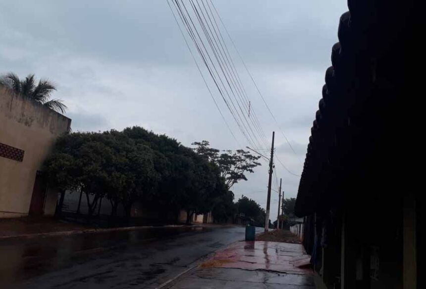Em Fátima do Sul neste momento tempo fechado com chuva fina