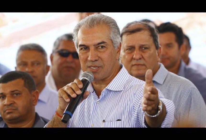 O governador Reinaldo Azambuja, que vai assumir o PSDB no lugar de Sérgio de Paula, logo atrás, do lado direito - Foto: Subcom/Divulgação 