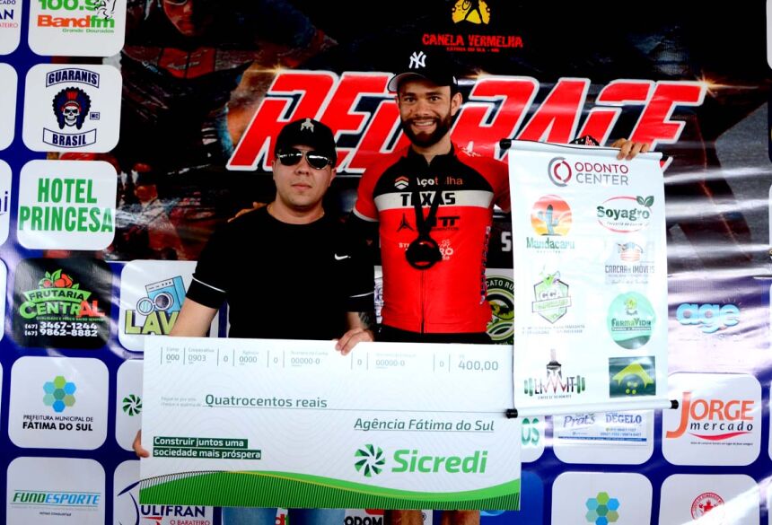 Com uma vitória emocionante na categoria Pró 75km, Guilherme Santos Pereira conquista o topo do pódio em sua cidade natal Imagem: Ribero Junior/MS24h