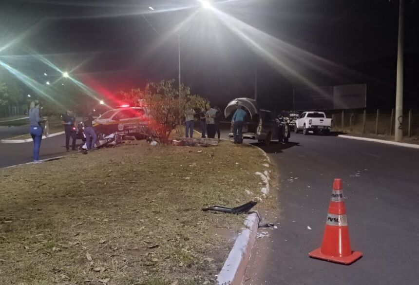 O motociclista morreu no local e o garupa foi socorrido com lesões (Foto: Divulgação)