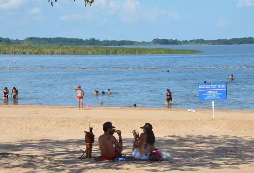  Banhistas no balneário municipal de Três Lagoas onde foi encontrado sete piranhas neste final de semana (Foto: Divulgação) - CREDITO: CAMPO GRANDE NEWS