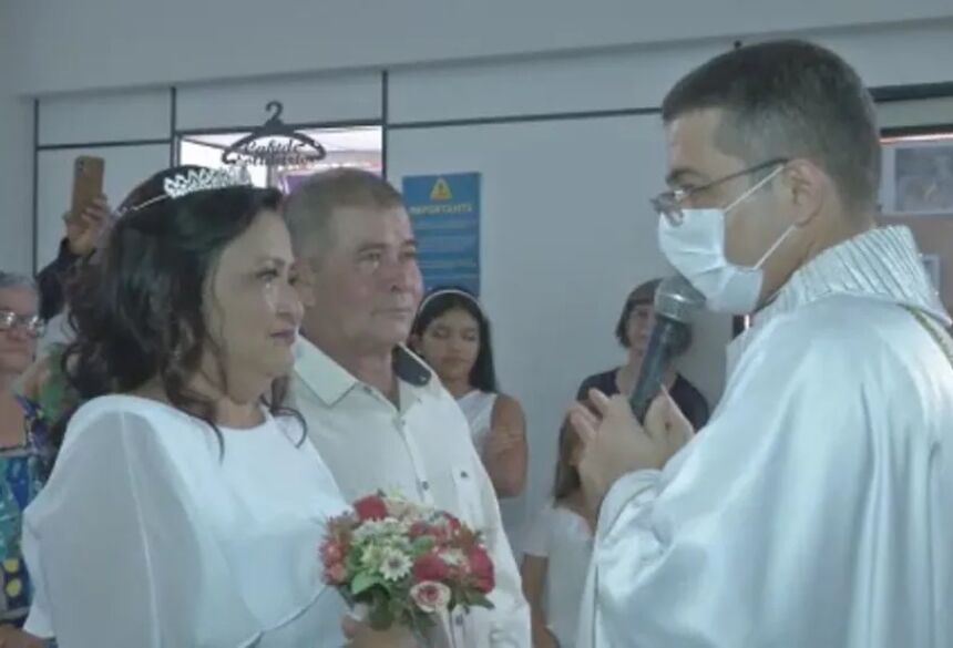 Casal se casa em hospital de Campo Grande.  Foto: Rafael Savaris/ TV Morena