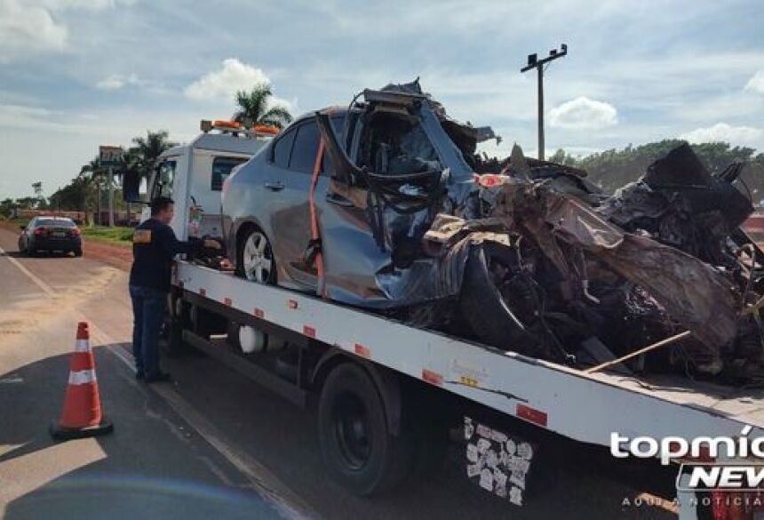 Carro ficou destruído - Crédito: Silas Lima