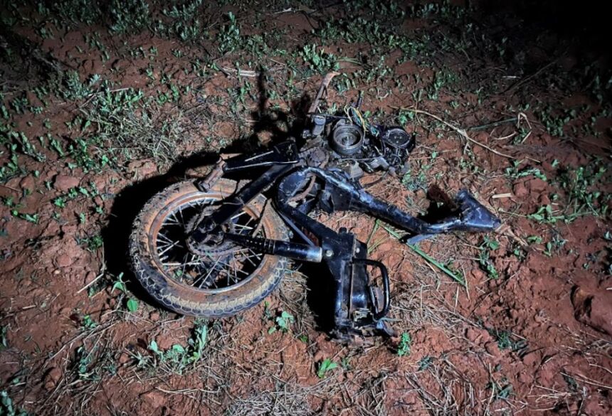 Motocicleta ficou totalmente destruída - Foto: Ivinoticias