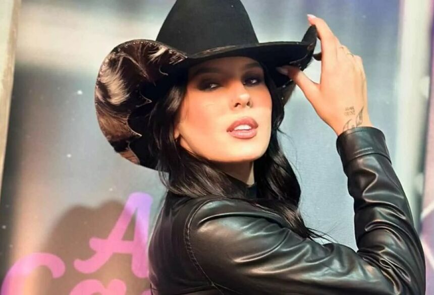 Após liderar a lista de artistas mais escutados do Brasil em 2023, a cantora Ana Castela segue fazendo sucesso. Em suma, dessa vez, a estrela do Mato Grosso do Sul emplacou 9 hits no ranking das 50 mais tocadas do Brasil no primeiro semestre de 2024.  Foi