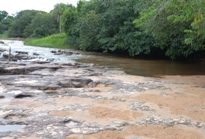 Rio Aquidauana em Rochedo onde o corpo da mulher foi encontrado (Foto: MS Norte)