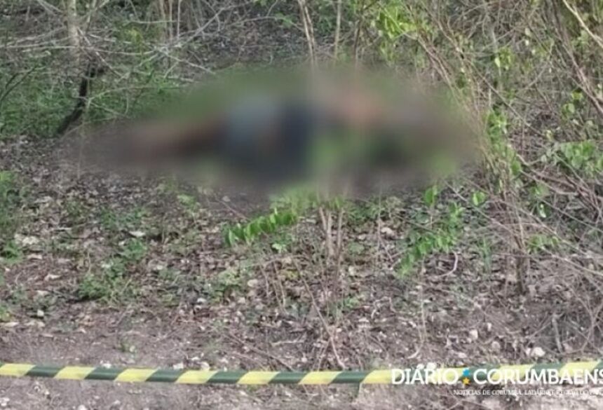 Corpo de um homem ainda não identificado foi encontrado na tarde de quinta-feira (24/10) em Corumbá. Trabalhadores de uma empresa contratada para realizar obras em uma estrada rural avistaram e acionaram a polícia.