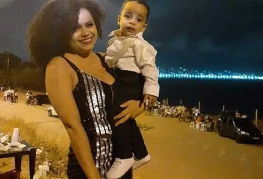 Maria Rosália Gonçalve Mendes e seu filho, Miguel Ryan