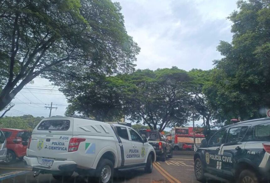 Uma mulher, ainda não identificada, foi encontrada morta na manhã desta sexta-feira (18) na Aldeia Bororó, em Dourados, nas proximidades da Escola Agostinho.