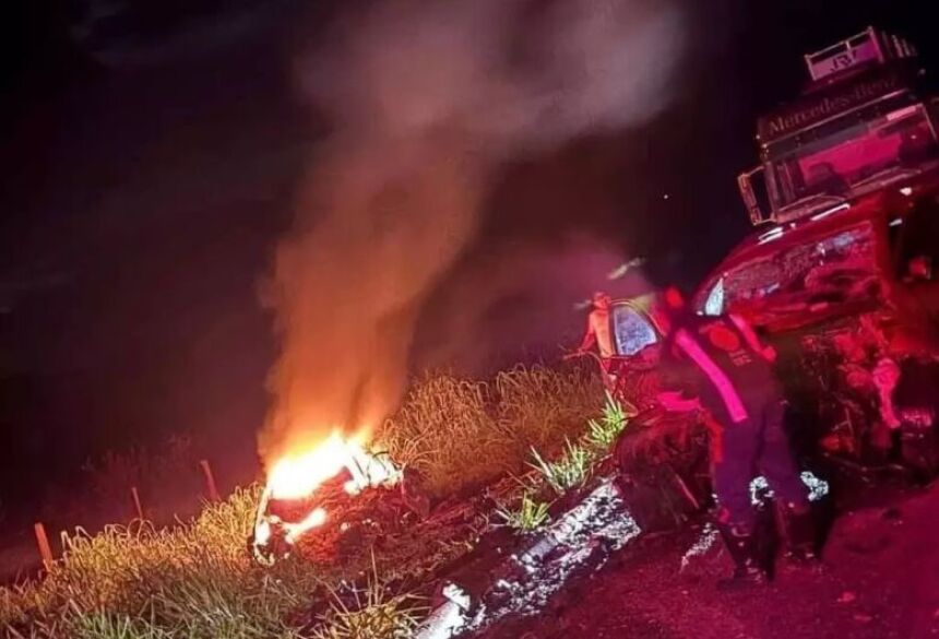 Três morreram carbonizados na BR 60