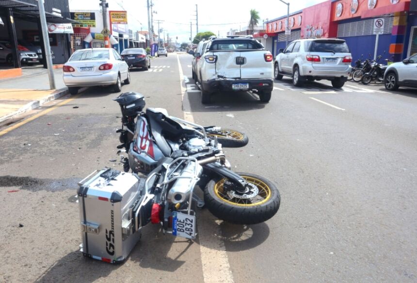 Motociclista que pilotava BMW na Bandeirantes morreu no hospital 