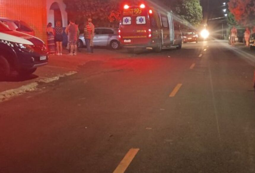 Viaturas do Corpo de Bombeiros e das Polícias Civil e Militar defronte ao hospital Maria dos Santos Bastos, em Vicentina.