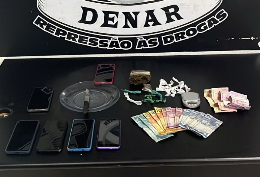 Celulares, dinheiro e porções de drogas apreendidos; Foto: Divulgação/PC