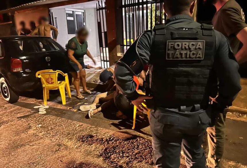 Rapazes foram mortos em frente ao bar 