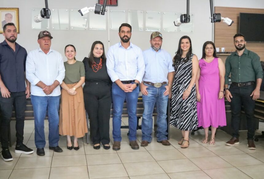 Prefeito Jean e o vice Marcinho junto com o secretariado - Foto: Ivinoticias