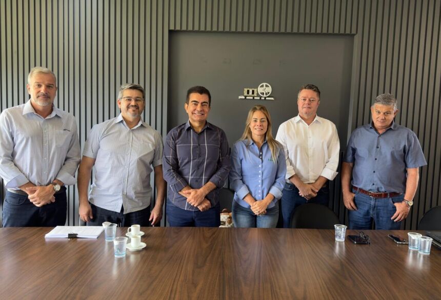 Presidente da MS Gás, Cristiane Schimidt, e diretores da estatal com o prefeito Marçal Filho e os secretário Fábio Luís e Jorge de Lúcia. Foto: A. Frota