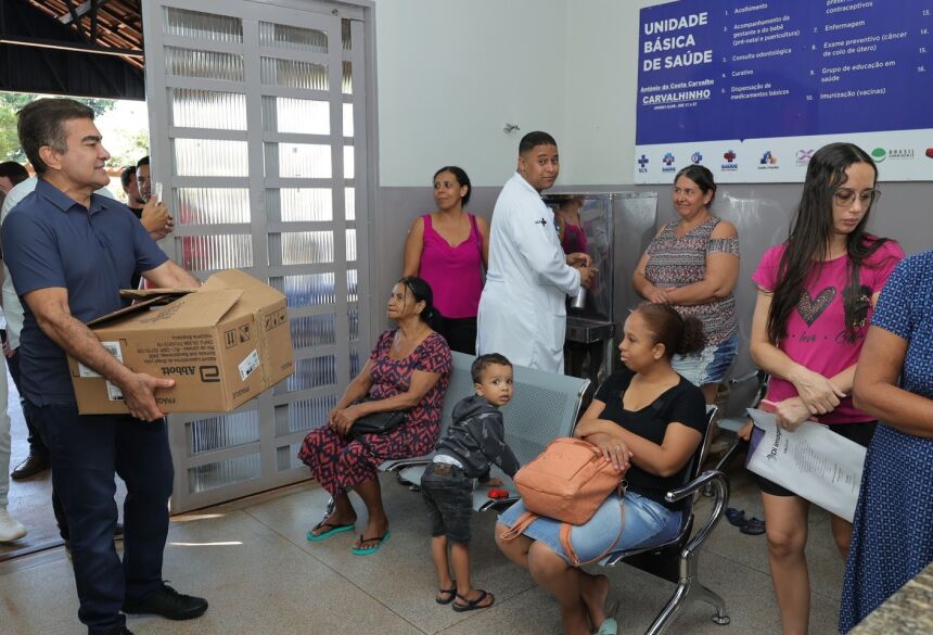 Prefeito Marçal Filho e secretário de saúde Márcio Figueiredo durante ativação da farmácia no posto de saúde do bairro Jóquei Clube  Foto: A. Frota