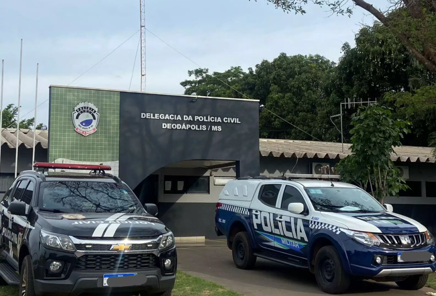Delegacia de Polícia de Deodápolis, onde caseiro está preso (Foto: Divulgação).