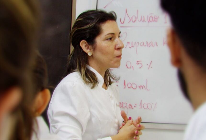 Karimi é professora nos cursos de Farmácia, Biomedicina e Biologia da UNIGRAN