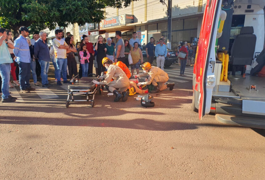 Maria sendo socorrida no dia do acidente; Foto: Arquivo/Sidnei Bronka/Ligado Na Notícia