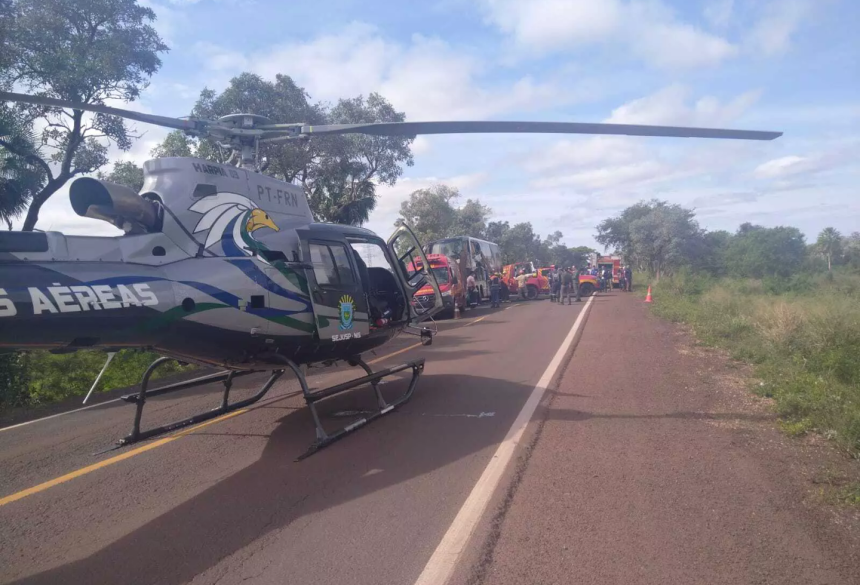 Aeronave Harpia 03 da Coordenadoria Geral de Policiamento Aéreo da Sejusp teve que pousar na BR-262 para o resgate. (Foto: Divulgação/PMMS)