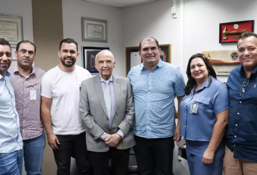 Participaram da reunião os vereadores Michel do Ceará, Dennis Diogo, Fabinho de Culturama, Ermeson C. Mendes, Léo do Social e Jairo Fernandes. FOTO: GIULIANO LOPES