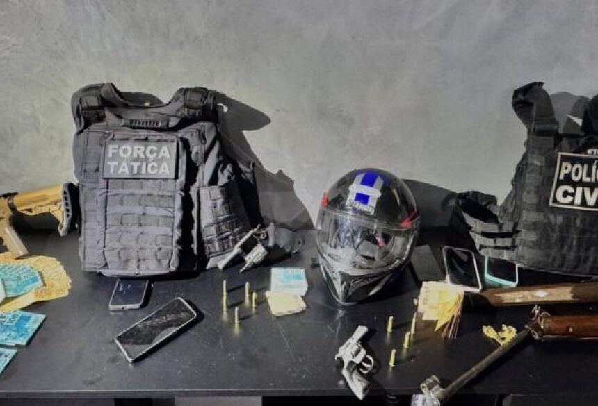 Policiais apreenderam armas de fogo, entorpecentes e um fuzil; Foto: Divulgação/PC