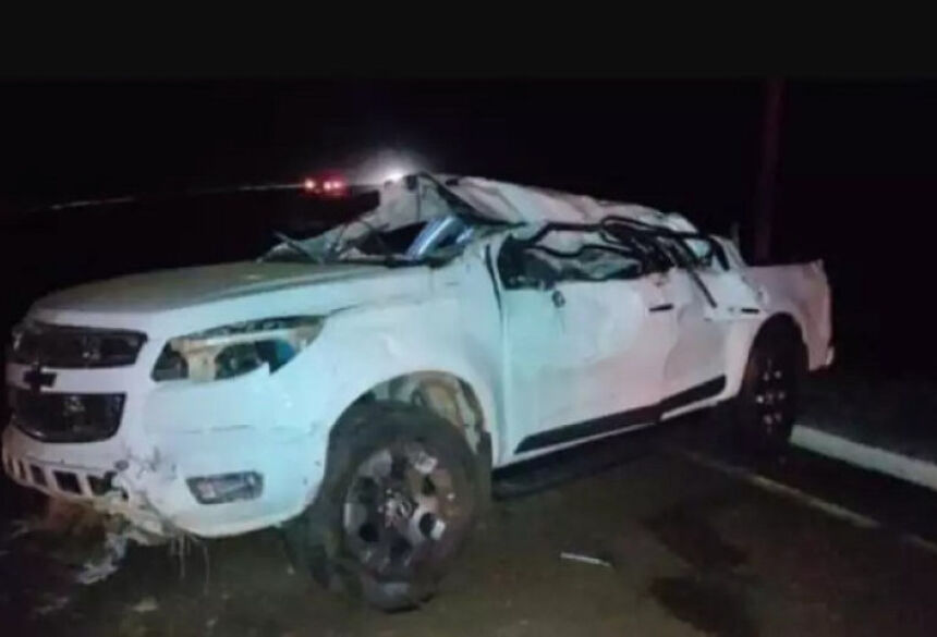 Caminhonete GM S-10 capotou e ficou destruída. (Foto: Divulgação)