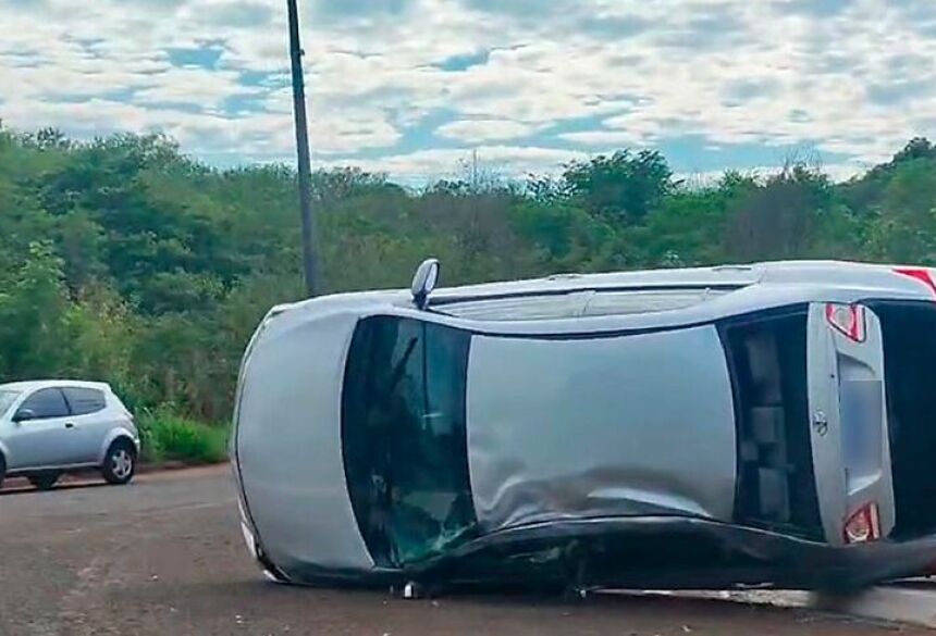 O carro capotou durante a manhã de hoje / Repórter Top 