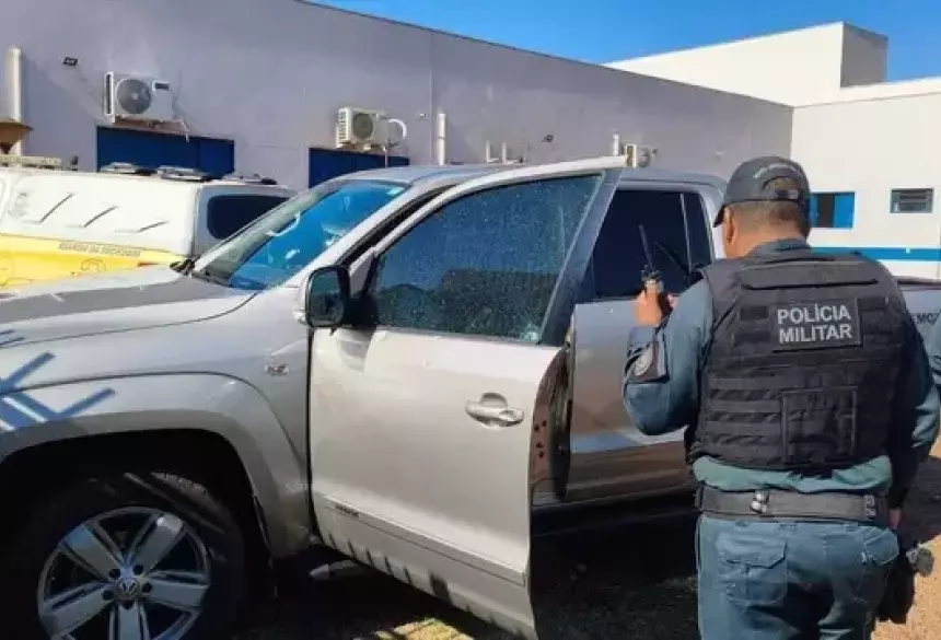 Amarok que era conduzida por Leandro e foi alvejada por pelo menos nove tiros; Foto: Leandro Holsbach