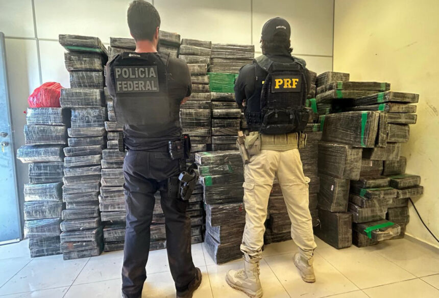 Fardos de drogas apreendidos pelas forças de segurança; Foto: Divulgação/PRF