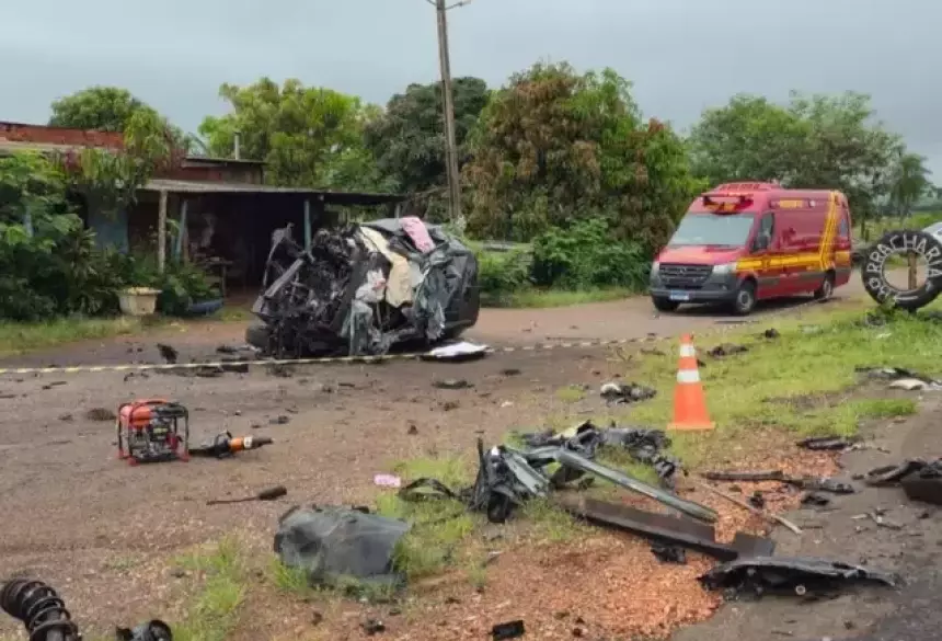 Mãe e filha estavam num Jeep Compass e morreram na hora; Foto: Portal do Conesul
