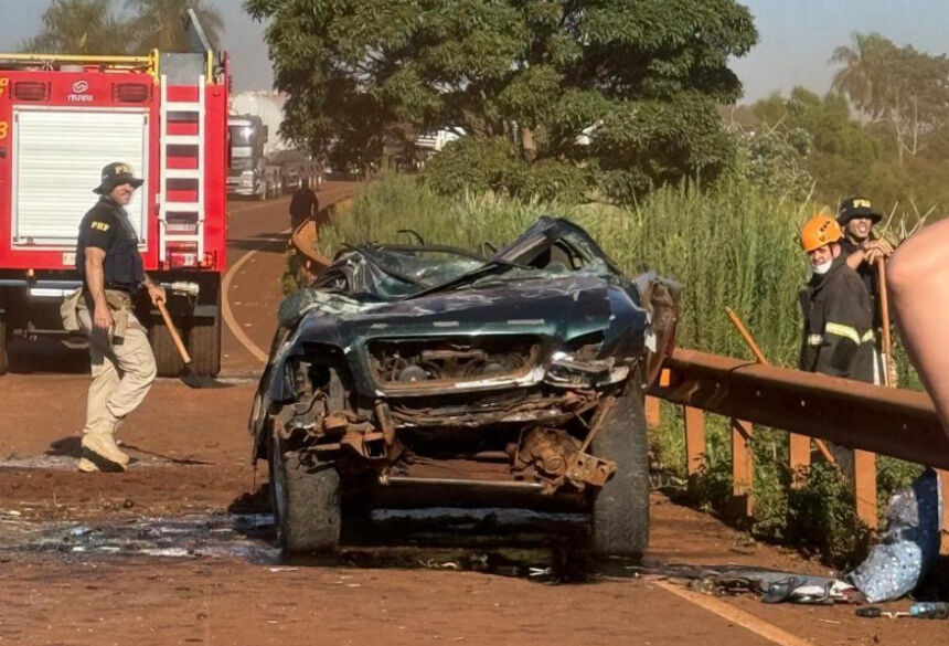 Caminhonete S10 ficou completamente destruída; Foto: Hosana de Lourdes/Tudo do MS