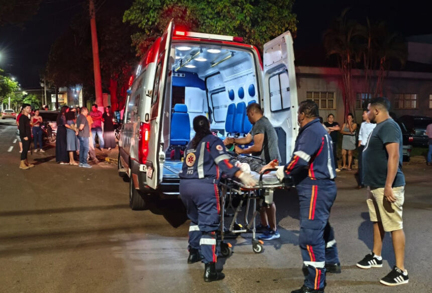 Neomar na maca do Samu, sendo levado para o Hospital da Vida; Foto: Leandro Holsbach