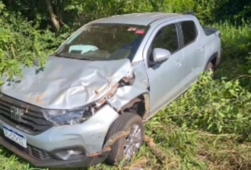 Fiat Strada foi parar às margens da rodovia (Noticidade)