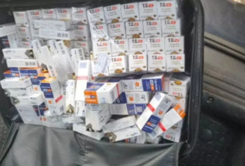 Medicamentos apreendidos com a jovem seria entregue num atacadista, em Campo Grande; Foto: Divulgação/PRF