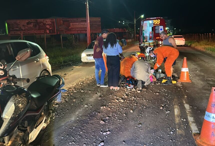 Trecho com muitas pedras na avenida (Fala Povo)