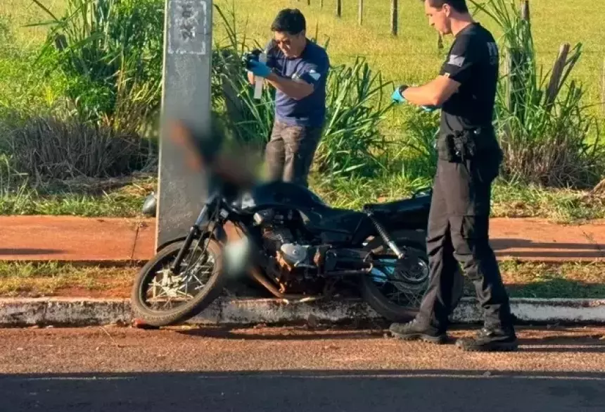 Agentes trabalhando no local do acidente; Foto: Jornal da Nova