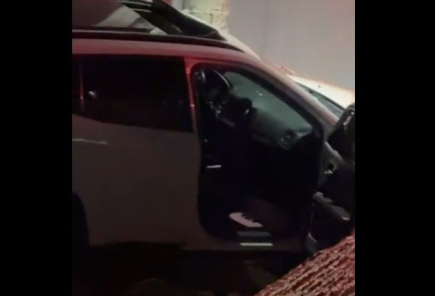 Vítimas estavam dentro de um veículo Jeep Compass que ficou crivado de balas; Foto: Reprodução/Campo Grande News